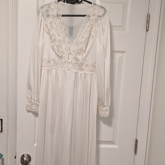 Vtg ShadowlineIvory Nightgown & Robe Set Sz S Lace Full Length. - Picture 3 of 16
